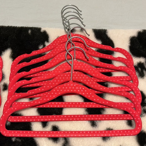 12 girls hangers - Picture 3 of 3